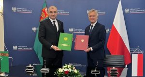 Türkmenistan ve Polonya, bakanlıklar arası siyasi istişarelerde bulundu