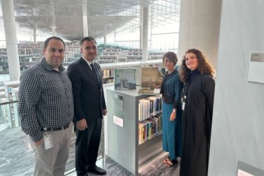 В Национальную библиотеку Катара переданы книги Гурбангулы Бердымухамедова и Махтумкули 