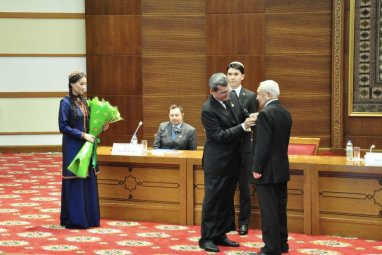 Türkmenistanyň Prezidenti tejribeli diplomatlary sylaglady  