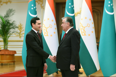 Президент Таджикистана поздравил главу Туркменистана с Международным днем Новруз