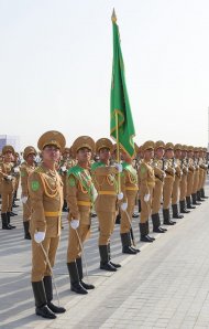 В Ашхабаде прошел парад в честь 31-й годовщины независимости Туркменистана