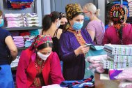 Фоторепортаж с открытия новых магазинов текстильной продукции в Ашхабаде