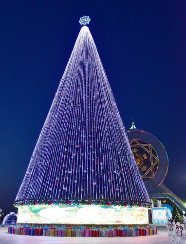 Photoreport: lights of the main New Year tree of the country lit in Turkmenistan