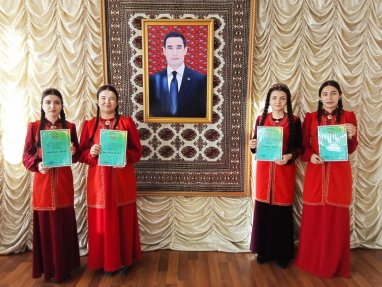 Студенты Лебапской спецшколы искусств стали лауреатами конкурса, посвященного 300-летию Махтумкули