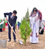 Фоторепортаж: Президент Туркменистана дал старт новому этапу реализации озеленительной программы 