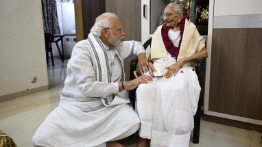 Сердар Бердымухамедов направил соболезнования премьер-министру Индии Нарендре Моди в связи с кончиной его матери