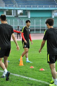 Фоторепортаж: Тренировка сборной Республики Корея по футболу в Ашхабаде