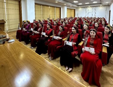 В агентстве «Туркменсвязь» прошло торжественное собрание по случаю Международного женского дня