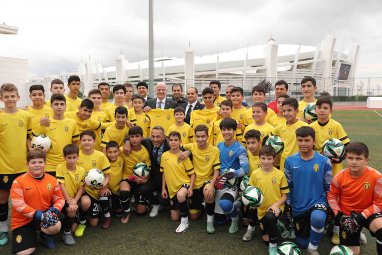 FIFA-nyň wekilleri Aşgabatdaky «Olimpiýa» stadionyna ýokary baha berdiler
