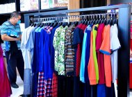 Фоторепортаж с открытия новых магазинов текстильной продукции в Ашхабаде