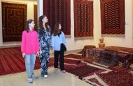 A delegation of Russian cultural figures visited the National Museum of Turkmen Carpets