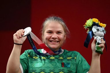 Weightlifter Polina Guryeva as part of the national team of Turkmenistan will take part in the selection for the 2024 Olympics in Paris