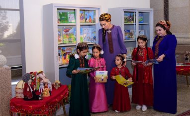 Государственная библиотека Туркменистана организовала выставку и семинар в рамках Недели культуры-2023
