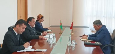 В МИД Туркменистана приняли копии верительных грамот у вновь назначенного посла Туниса