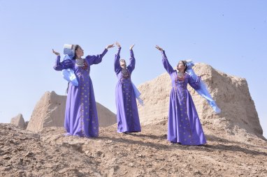 В Туркменистане с наступлением весенне-летнего сезона увеличат культурно-массовые мероприятия 