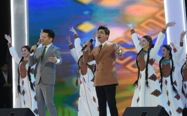 Türkmenistanda Serdar Berdimuhamedowyň iň ýokary döwlet wezipesine girişmeginiň iki ýyllygy mynasybetli konsert geçirildi