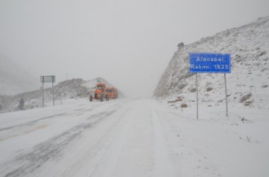 Heavy April snowfall in Antalya
