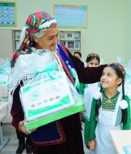 Фоторепортаж: В Туркменистане торжественно отметили День знаний и студенческой молодёжи