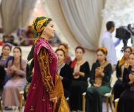 Неделю моды в Ашхабаде завершил показ от Mähirli Zenan