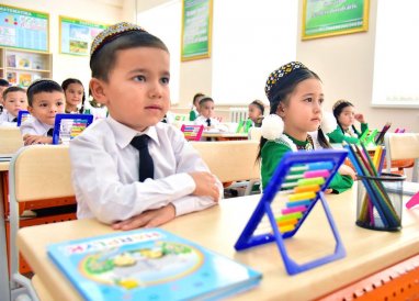 Более чем в 70 школах Туркменистана ведется обучение на русском языке
