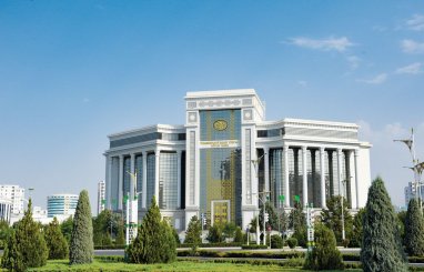 Türkmenistanyň we Bahreýniň öňdebaryjy banklary hyzmatdaşlyk şertnamasyna gol çekdi