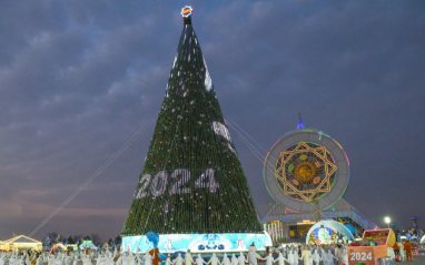 В Туркменистане опубликовано праздничное новогоднее расписание общественного транспорта 
