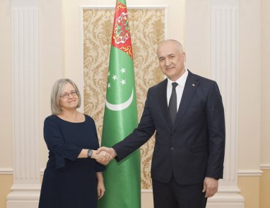 Посол Туркменистана в РФ Э.Айдогдыев встретился с послом Греции в РФ Е.Ксагорари