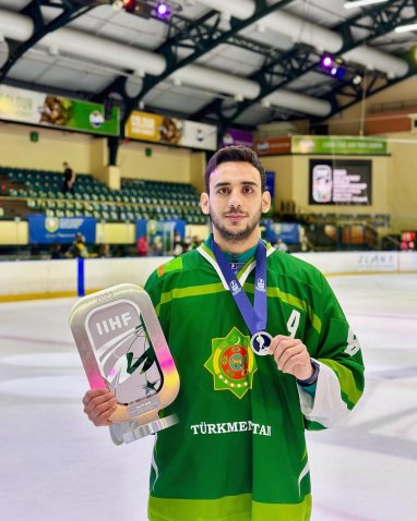 The national ice hockey team of Turkmenistan won silver medals in the third division of the 2023 World Cup