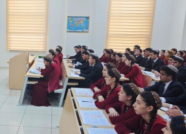 Преподаватель вуза Армении прочел лекцию для туркменских студентов