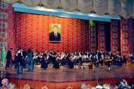 Fotoreportaž: Aşgabatda rumyniýaly aýdymçy Adrian Nouryň we Zamfirescu Trio konserti