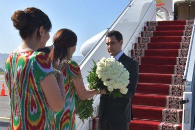 Сердар Бердымухамедов прибыл в Таджикистан с государственным визитом