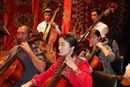 Fotoreportaž: Magali Leženiň Aşgabatdaky konsertden öňki taýýarlyk pursatlary