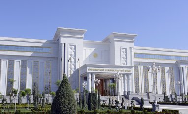 Halk Maslahatynyň Başlygy Türkmenistanyň Prezidentine Oraza baýramy mynasybetli gutlag iberdi