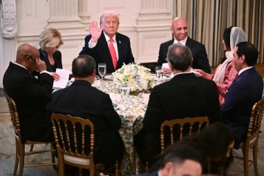 Donald Tramp Ak tamda agzaçar berdi