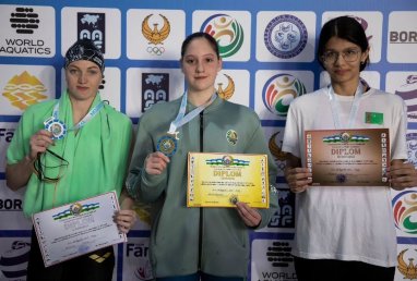 Aýnur Primowa suwda ýüzmek boýunça Özbegistanyň açyk çempionatynda 50 metr aralyga arkanlaýyn yüzmekde bürünç medala mynasyp boldy