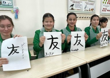 A practical calligraphy lesson was held at an Ashgabat school