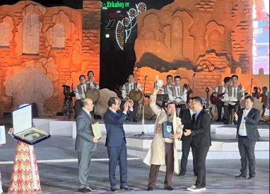 Turkmen bagshy wins 2 500 usd at a festival in Uzbekistan
