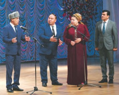 На сцене театра города Аркадаг выступили туркменские юмористы 