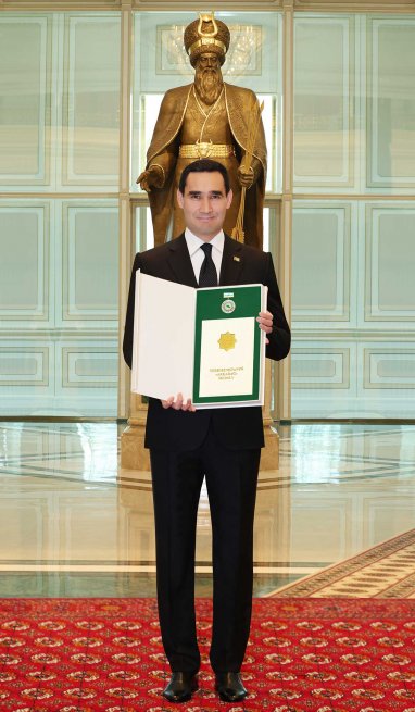 Сердар Бердымухамедов награждён медалью Туркменистана «Аркадаг»