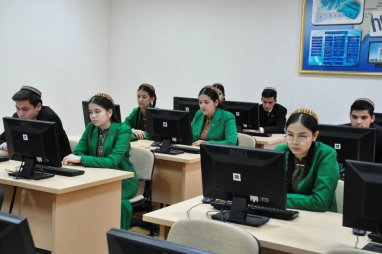 Старшеклассники Туркменистана приняли участие в онлайн-тесте 