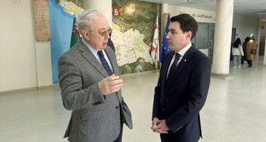 Türkmenistan'ın Gürcistan Büyükelçisi ile Abhazya Devlet Üniversitesi Rektörü arasında bir görüşme gerçekleşti