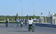 Массовый велопробег в честь Всемирного дня велосипеда в Ашхабаде