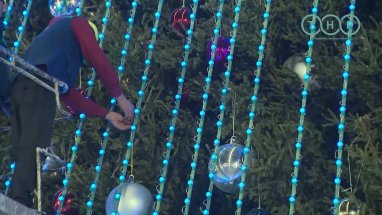 Главную новогоднюю ёлку Туркменистана украсят 4 тысячи игрушек