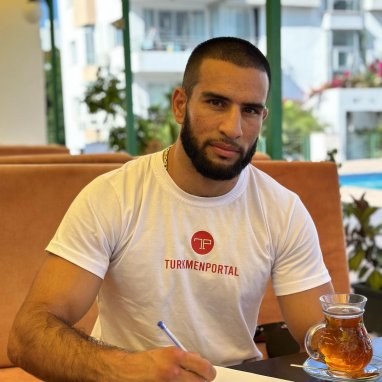 Боксер из Туркменистана Юнус Курбанов подписал профессиональный контракт на следующий бой