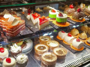 Soltan in Avaza offers a wide range of desserts