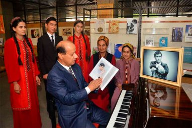 A literary and musical meeting dedicated to the 85th anniversary of Nury Halmamedov was held in the Ashgabat library