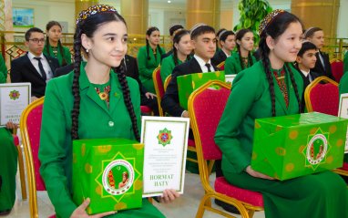 The winners of a children's creative competition were awarded in Turkmenistan