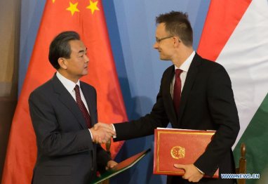 Çin, 3 ülkeyi kapsayan Avrupa ülkeleri turunda Sırbıstan ile 28, Macaristan ile de 16 anlaşma imzaladı