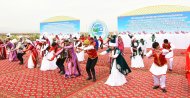 Fotoreportaž: Türkmenistanda Nowruz baýramy giňden bellenildi