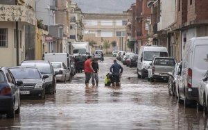 Walensiýadaky sil joşgunlarynda dereksiz ýitenleriň sany 250 adama ýetip biler